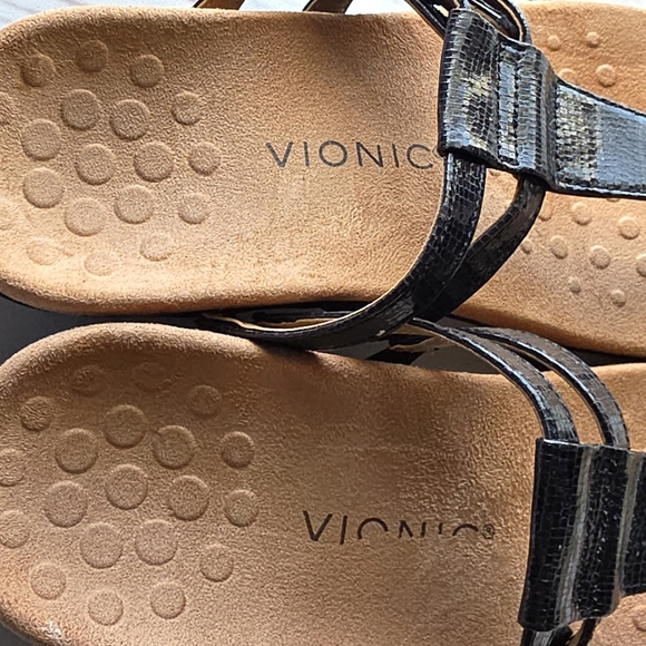 Vionic Womens Elvia Black T-Strap Sandals Black Leather Croc 9.5 M - Picture 4 of 7